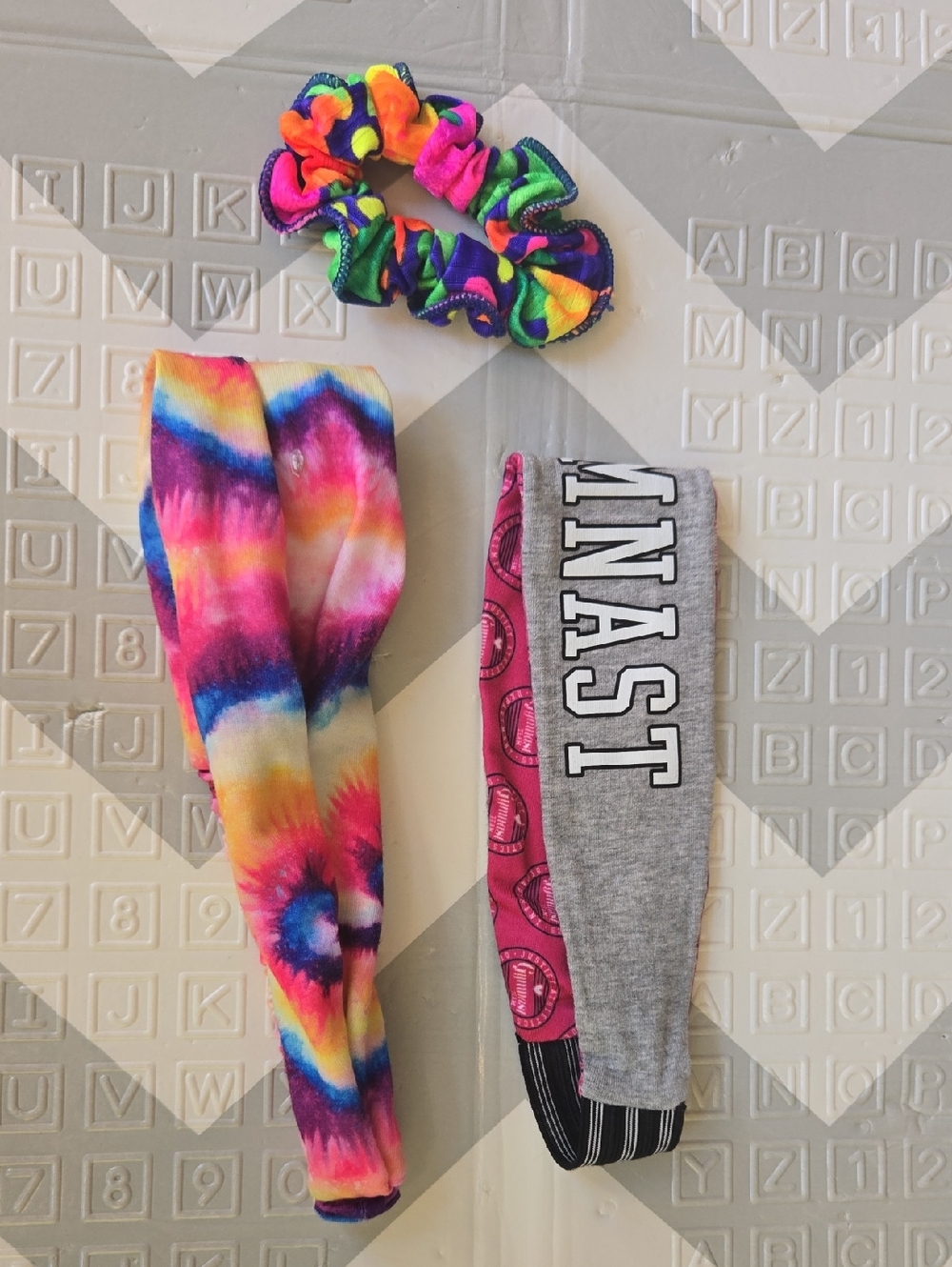 Tie-Dye Headband + Graphic Grey Sports Headband + Neon Scrunchie Set